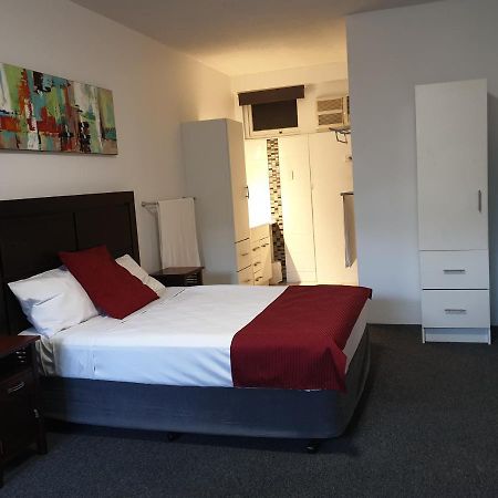 Southern Cross Motel Brisbane Bagian luar foto